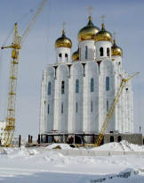 Кафедральный Троицкий собор на площади Ленина в Магадане