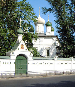 Сретенский монастырь. Вид со стороны Лубянки. Фото А. Комлева
