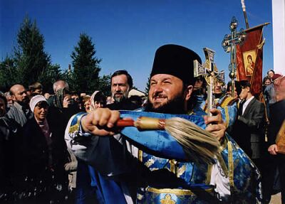 Крестный ход в престольный праздник. 28 августа 2002 года