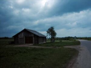 Поворот от шоссе в деревне Козлово в лес к деревням нашего детства