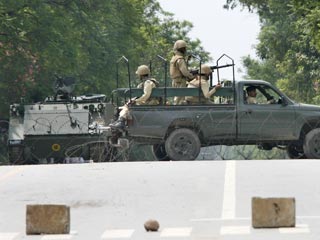 Пакистанские войска в районе красной мечети в Исламабаде