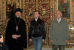 Дмитрий Медведев, архимандрит Всеволод (Захаров) и Минтимер Шаймиев (фото с сайта Казанской епархии)