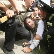М.Саакашвили укрывается от авианалета. Фото *The Times*