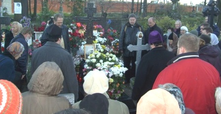 Панихида у могилы митрополита Иоанна (Снычева) (2 ноября 2008 год)