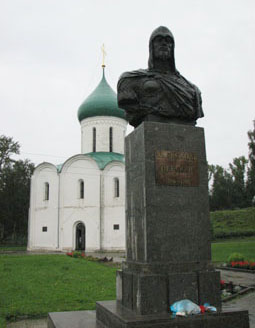 Памятник А. Невскому в Переславле-Залесском