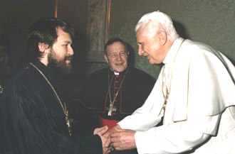 Слева направо: епископ Иларион, кардинал Каспер, папа Бенедикт XVI