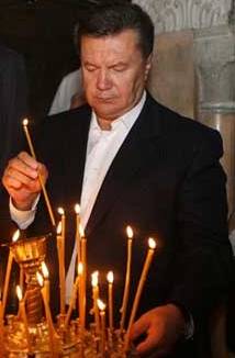 Виктор Янукович в храме
