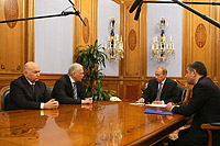Встреча В.Путина с Б.Грызловым, Ю.Лужковым и З.Ногаидели