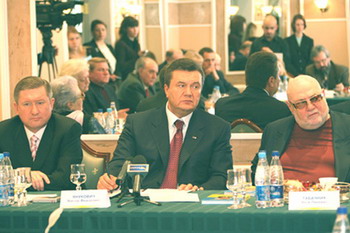 На встрече представителей интеллигенции Украины с В. Януковичем. Киев, отель Киев, март 2006 (Е. Кушнарев слева в кадре)