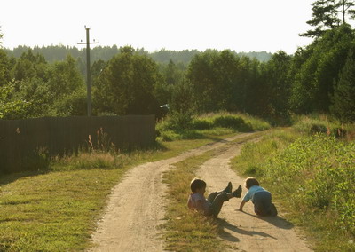 Дети одни. Фото Даниила Михайлова