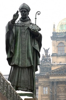 Памятник Адальберту в Праге