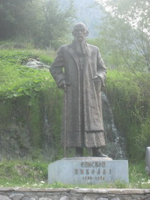 Памятник свт.Николаю Сербскому