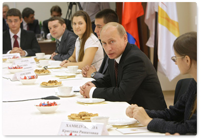 В.В.Путин со студентами. 1.09.2010 г.