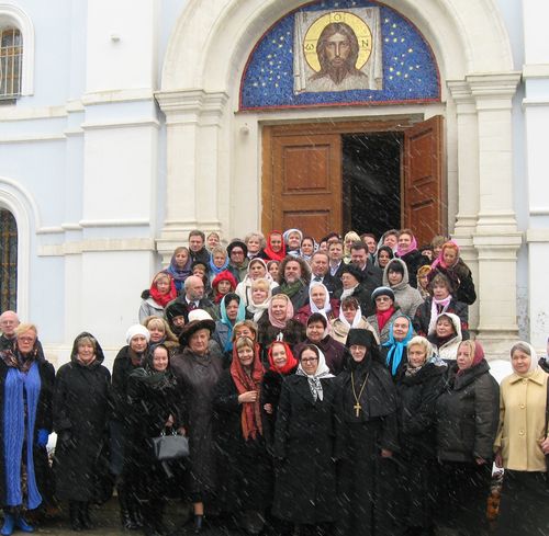 Общее фото у храма (конференция Союза Православных Женщин)
