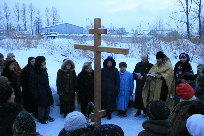 Крест на месте захоронения блаженного странника Алексея Крайнева