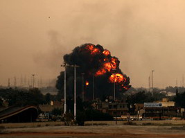 Бомбежки Ливии: силами коалиции уничтожена резиденция Каддафи. Фото: PATRICK BAZ/AFP