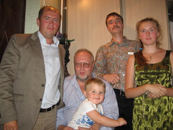 П.И.Дмитриев с детьми