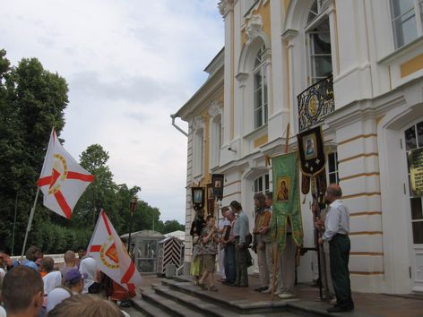В Петергофе у Домового храма.