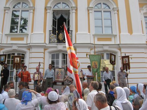 В Петергофе у Домового храма
