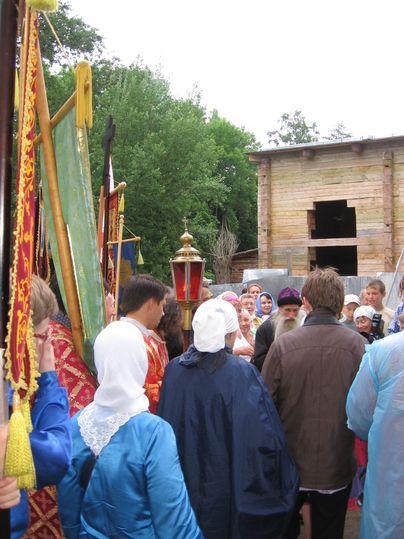 У храма Спиридона Тримифунтского в Ораниенбауме.