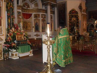 Молебен по-старому обряду в Троицком Соборе Данилова монастыря у мощей преп. князя Даниила в день его памяти