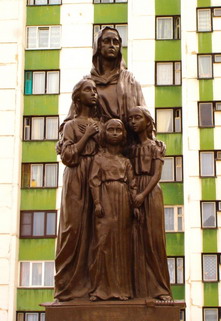 Скульптура свв.мчч.Веры, Надежды, любови и матери их Софии