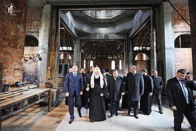 Патриарх Кирилл посещает строящийся храм свв. Космы и Дамиана в Калининграде