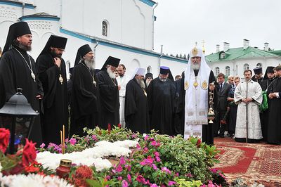 Патриарх Кирилл. Лития на могиле игумении Елисаветы