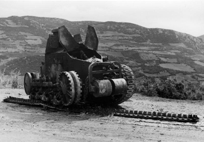 потбитый танк в Югославии