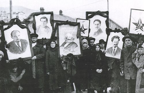 Манифестация во Владивостоке в честь октябрьской революции в 1920 г.