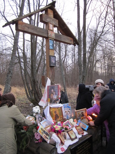 Крест на бывшей могиле Г.Е.Распутина