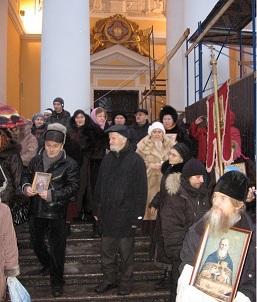 У Свято-Троицкого собора