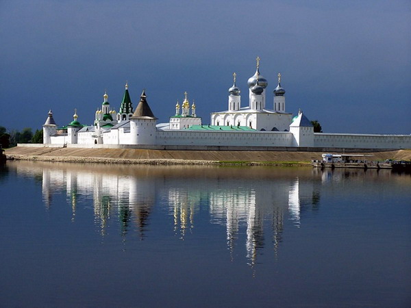 Свято-Троицкий Макариев монастырь