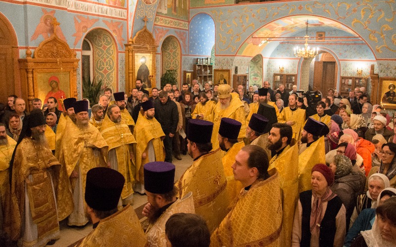 Епископ Николай с собором духовенства