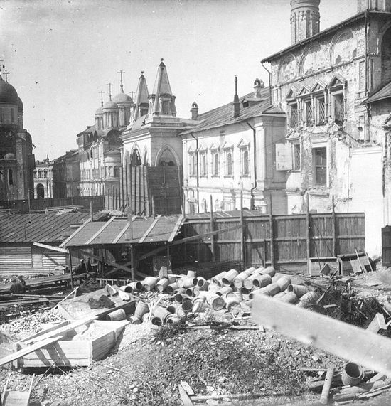 Разрушение Чудова монастыря