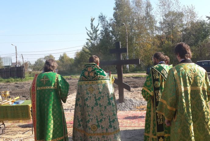 В Санкт-Петербурге освятили крест на месте будущего воинского храма в честь героев Куликова поля