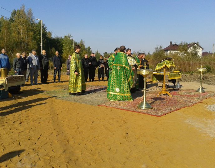 В Санкт-Петербурге освятили крест на месте будущего воинского храма в честь героев Куликова поля