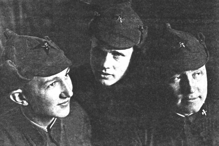 о.Хасан, 1939, справа двоюродный дед Шурик. Погиб под Старой Руссой. Ленинградский фронт