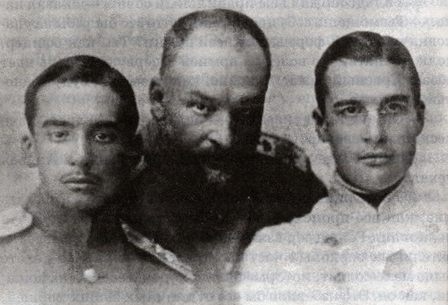 Е.С.Боткин с сыновьями Дмитрием (слева) и Юрием, август 1914 года