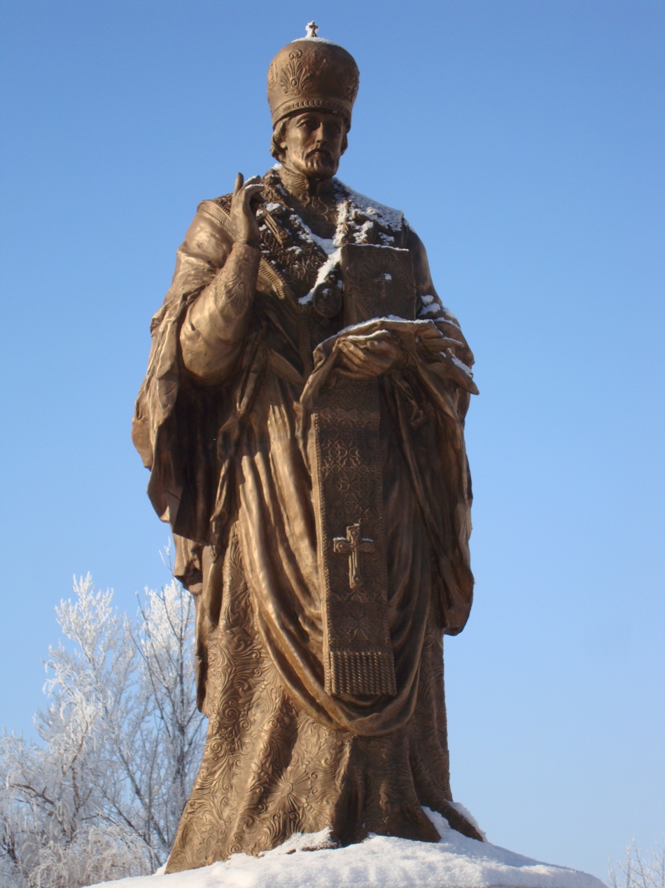 Памятник Святителю Николаю в г. Батайске