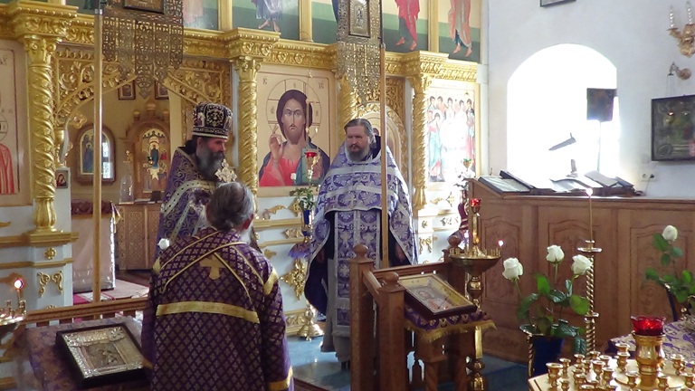 С о. Александром, настоятелем церкви в с. Еленовка после воскресной Литургии