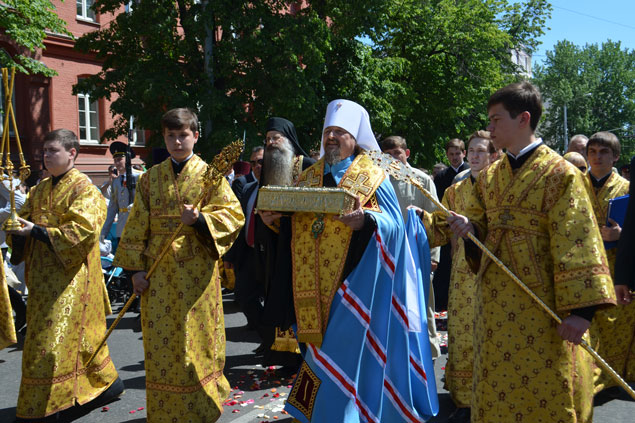 Многотысячный Крестный ход в честь прибытия десницы великомученика Георгия Победоносца