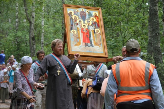 Трехмесячный пеший крестный ход из Севастополя в Смоленск
