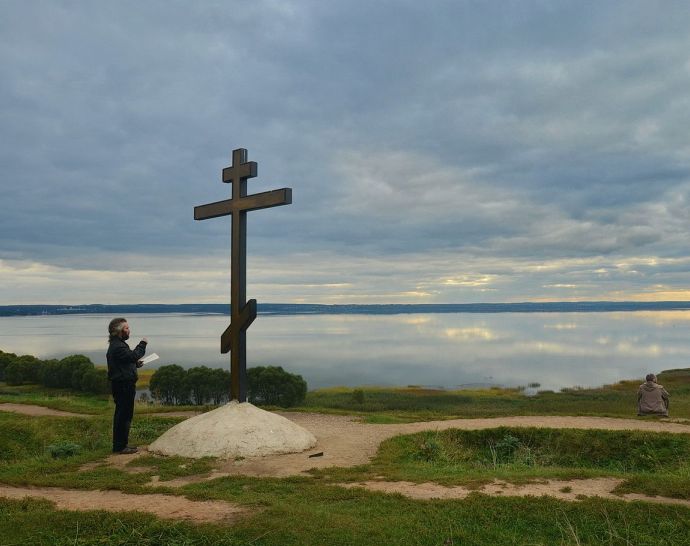 Поклонный крест на берегу Плещеева озера
