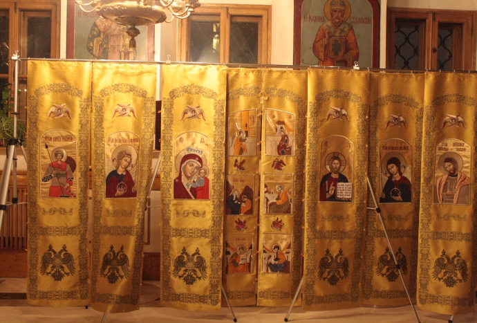 В Москве псковским десантникам подарили походный иконостас