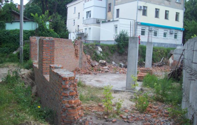 Демонтаж цокольного этажа недостроенного храма
