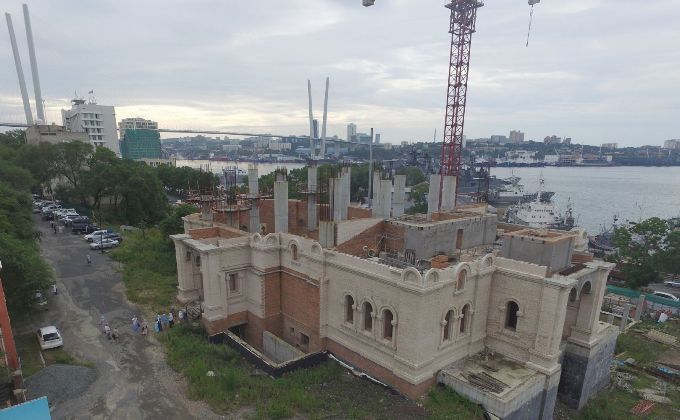 Строительство Преображенского собора у бухты Золотой Рог во Владивостоке