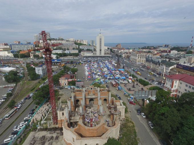 Строительство Преображенского собора у бухты Золотой Рог во Владивостоке