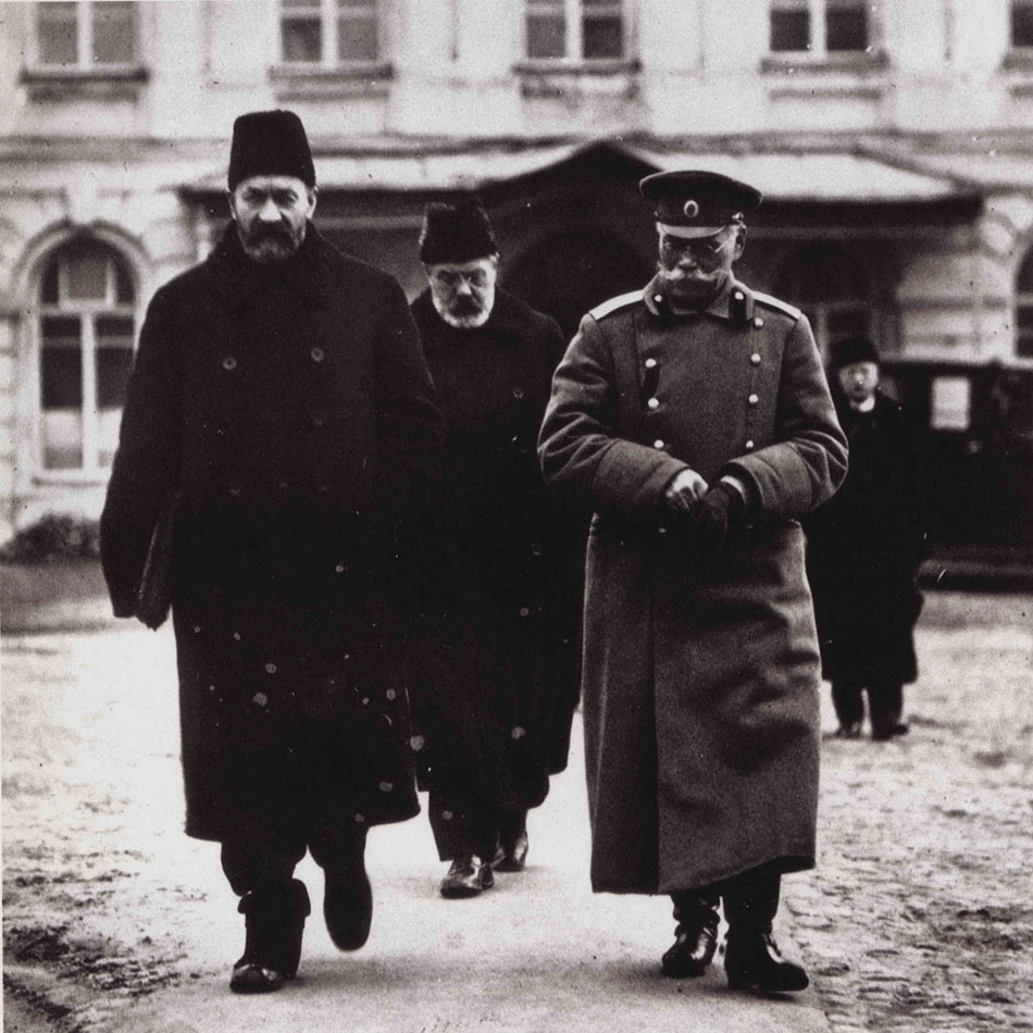 Генерал М.В. Алексеев и Г.Е. Львовым и А.И. Гучковым, весна 1917 года Генерал М.В. Алексеев и Г.Е. Львовым и А.И. Гучковым, весна 1917 года