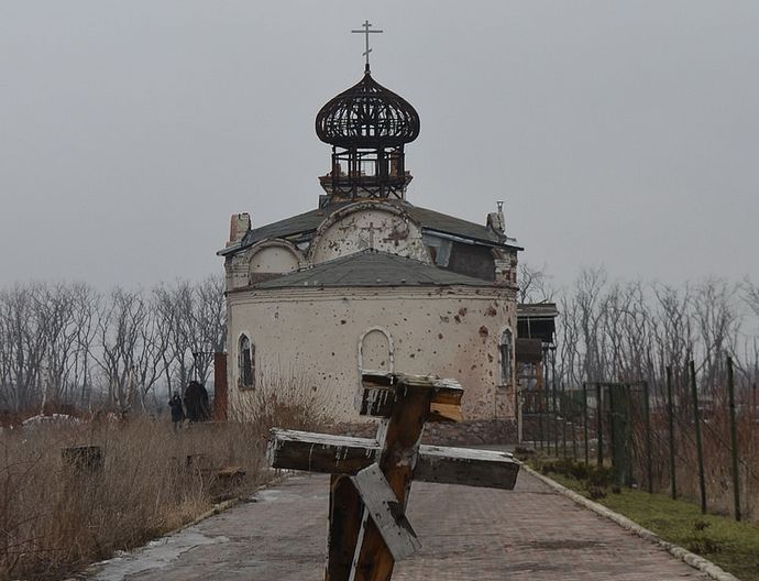 Иверский монастырь в Донецке отметил престольный праздник под многочисленные разрывы снарядов